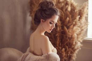 6+ kiểu làm tóc cô dâu đơn giản và quyến rũ