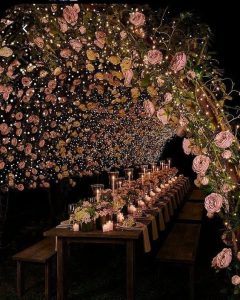 Các mẫu hoa hồng trang trí tiệc cưới 2023